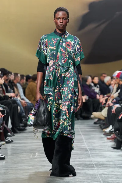 Look 50